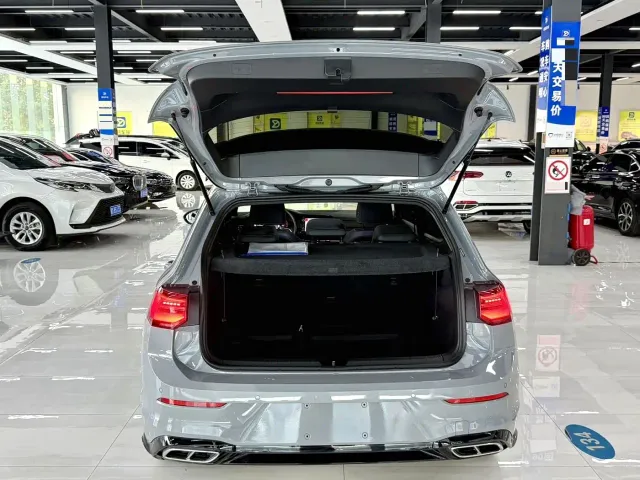Volkswagen Golf — Фото автомобиля 12