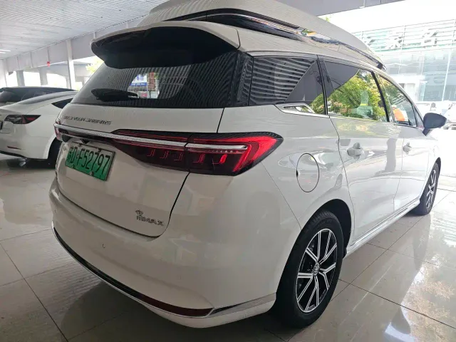BYD Song MAX — Фото автомобиля 12