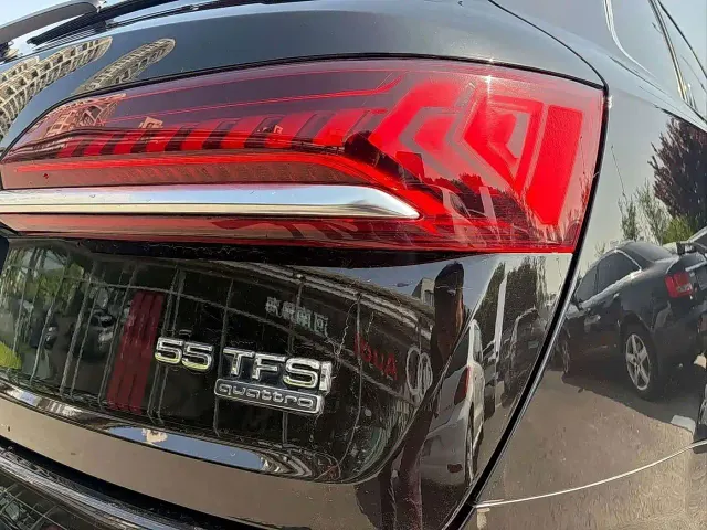 Audi Q7 — Фото автомобиля 11