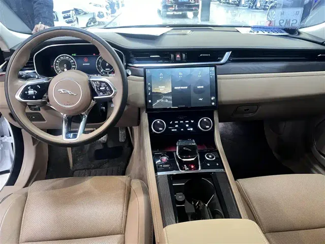 Jaguar XFL — Фото автомобиля 7