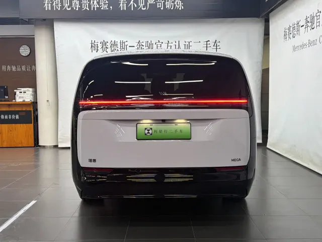 Li Auto MEGA — Фото автомобиля 3