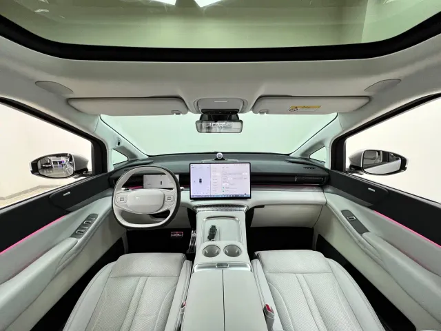 Xpeng X9 — Фото автомобиля 12