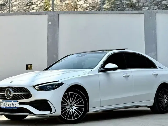 Фотография автомобиля — Mercedes-Benz C-Class