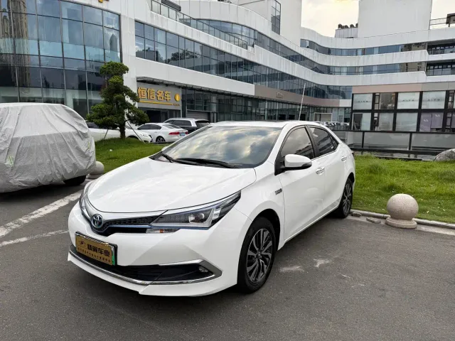 Фотография автомобиля — Toyota Corolla Twin Engine E+