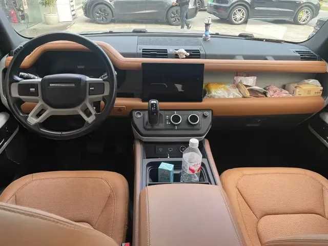 Land Rover Defender — Фото автомобиля 4