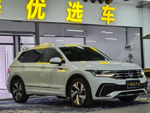 Volkswagen Tiguan L — Фото автомобиля 3