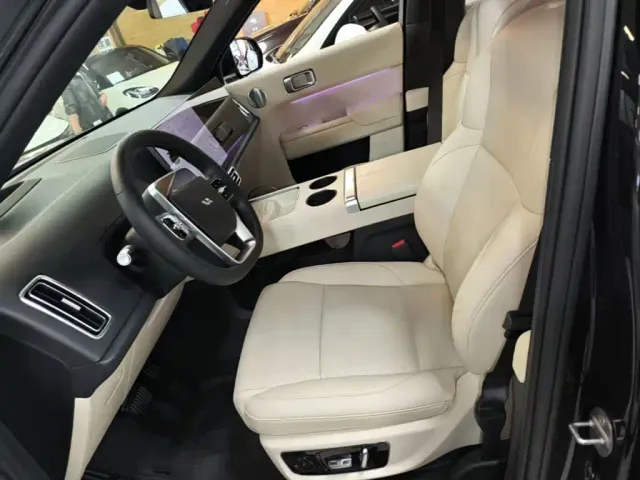 Li Auto L8 — Фото автомобиля 14