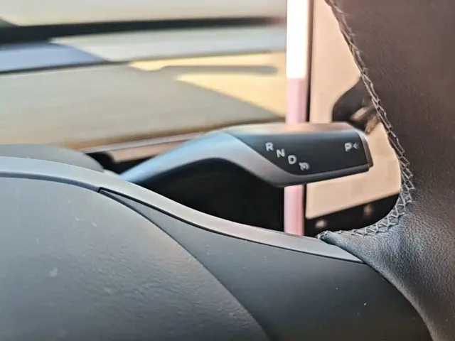 Tesla Model Y — Фото автомобиля 9
