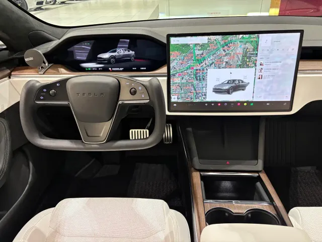 Tesla Model S — Фото автомобиля 10
