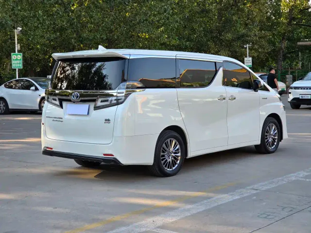 Toyota Vellfire — Фото автомобиля 4