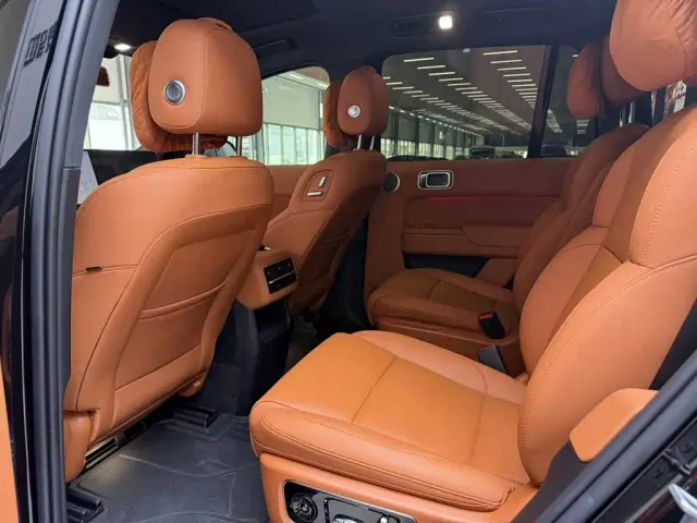 Li Auto L8 — Фото автомобиля 14