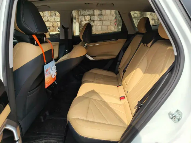 Geely Boyue L — Фото автомобиля 5