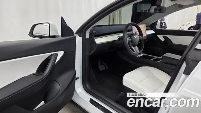 Tesla Model Y — Фото автомобиля 10