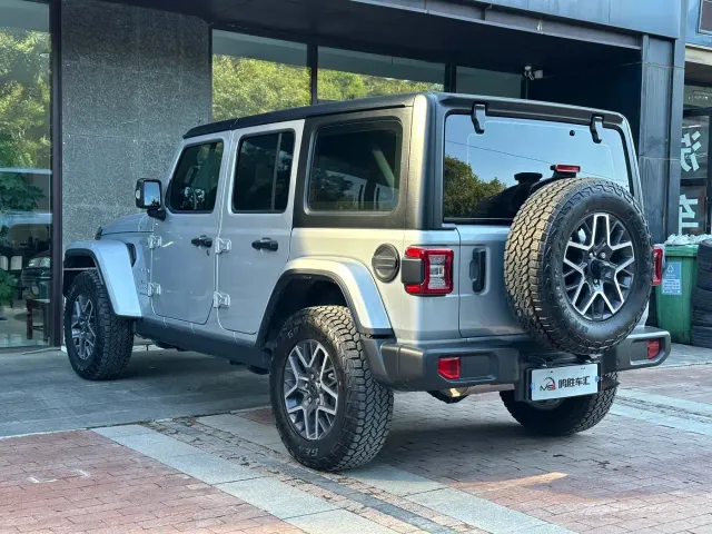 Jeep Wrangler — Фото автомобиля 6