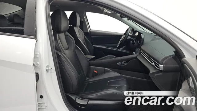 Hyundai AVANTE Avante (CN7) — Фото автомобиля 11