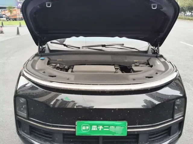 Li Auto L8 — Фото автомобиля 10