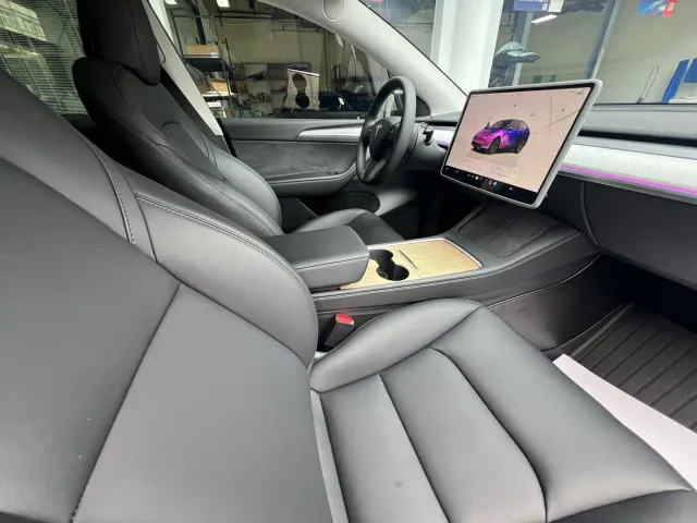 Tesla Model Y — Фото автомобиля 10