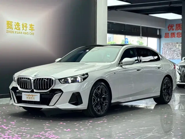 Фотография автомобиля — BMW 5 Series