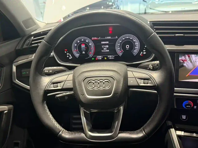 Audi Q3 — Фото автомобиля 12