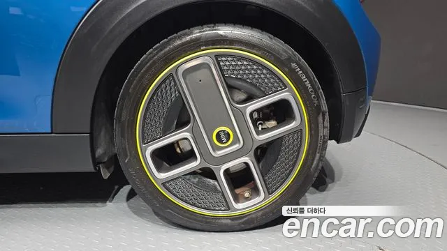 MINI Cooper Electric — Фото автомобиля 6