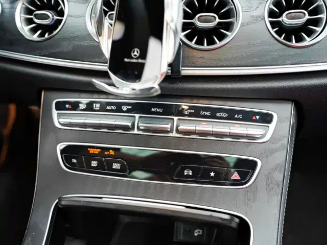 Mercedes-Benz E-Class — Фото автомобиля 8