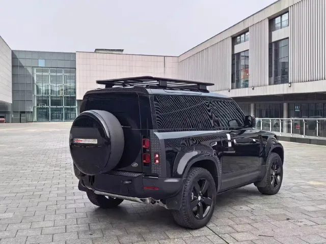 Land Rover Defender — Фото автомобиля 8