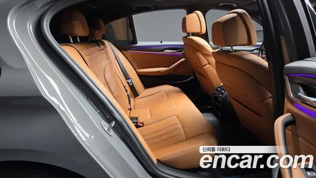 BMW 5-Series — Фото автомобиля 11