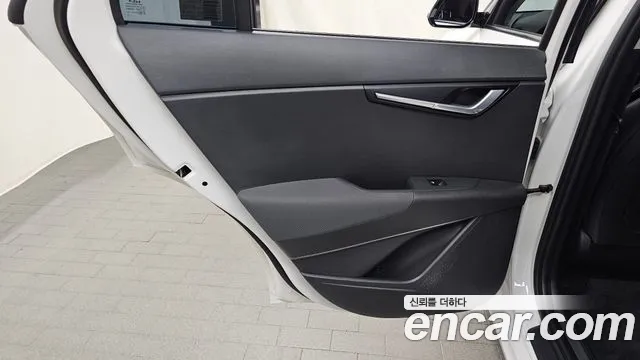 Kia Niro — Фото автомобиля 14