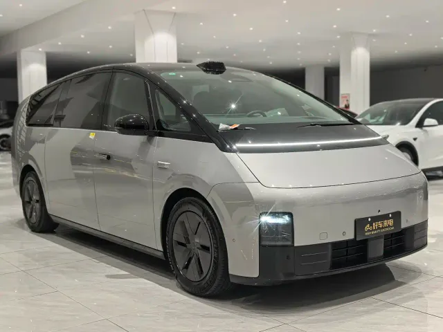 Li Auto MEGA — Фото автомобиля 3