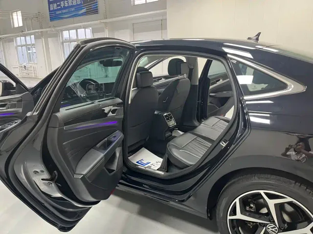 Volkswagen Passat — Фото автомобиля 12