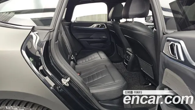 BMW i4 — Фото автомобиля 12