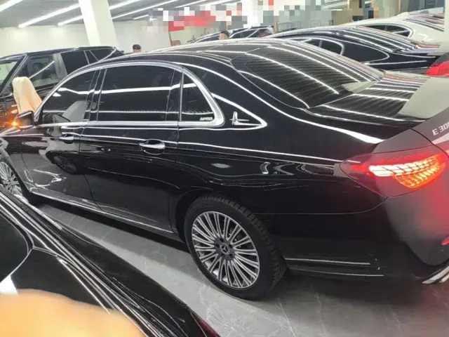 Mercedes-Benz E-Class — Фото автомобиля 4