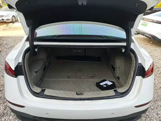 Roewe D7 — Фото автомобиля 18