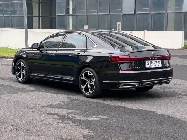 Volkswagen Passat — Фото автомобиля 12