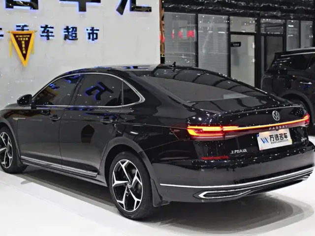 Volkswagen Passat — Фото автомобиля 16