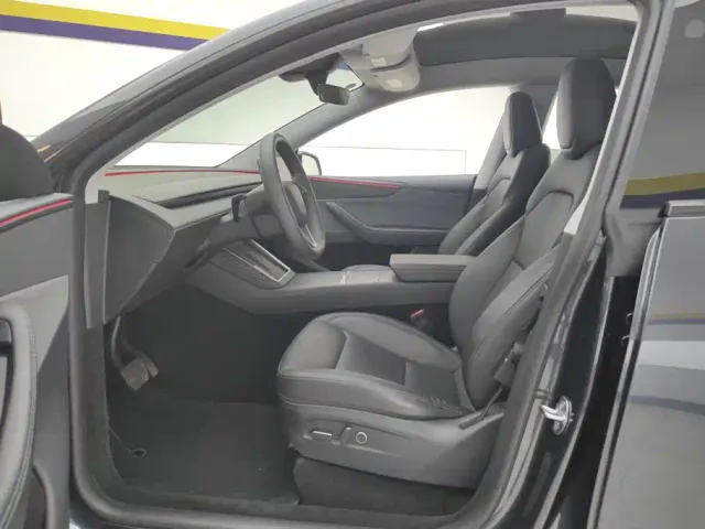 Tesla Model Y — Фото автомобиля 9