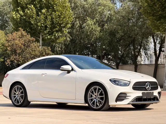 Mercedes-Benz E-Class — Фото автомобиля 3