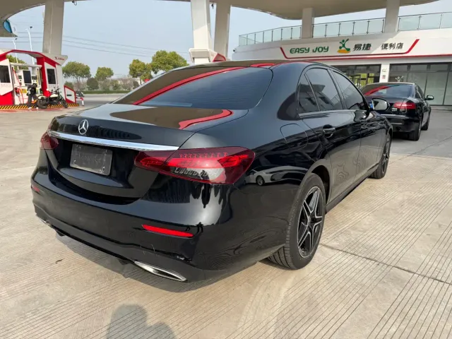 Mercedes-Benz E-Class — Фото автомобиля 4