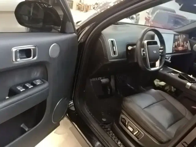 Li Auto L9 — Фото автомобиля 15