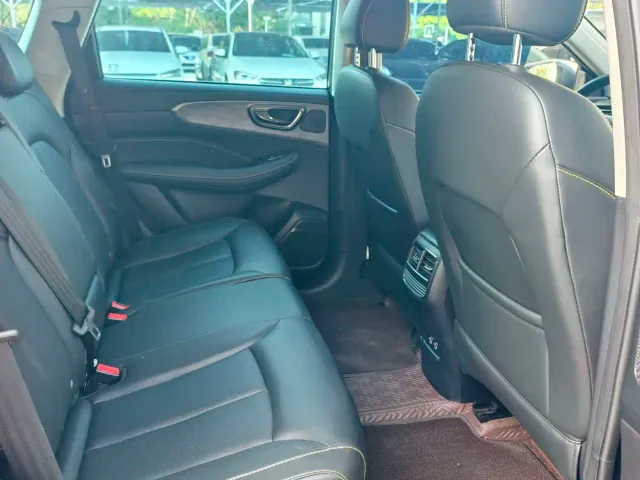 Roewe RX5 — Фото автомобиля 9