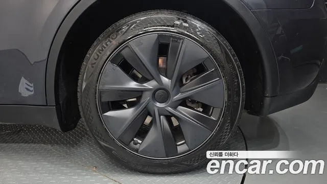 Tesla Model Y — Фото автомобиля 6