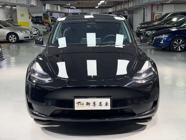 Tesla Model Y — Фото автомобиля 2