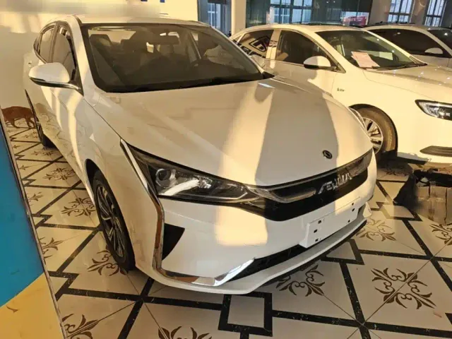 Dongfeng Yixuan — Фото автомобиля 3