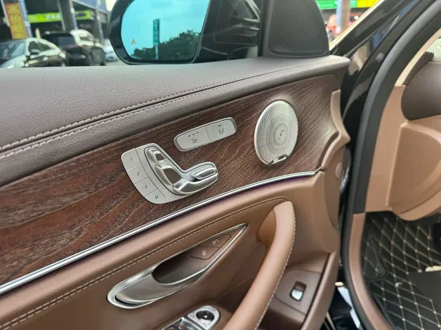 Mercedes-Benz E-Class — Фото автомобиля 16