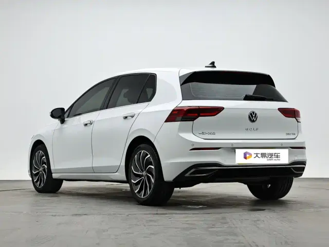 Volkswagen Golf — Фото автомобиля 3