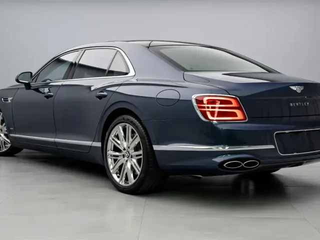 Bentley Flying Spur — Фото автомобиля 9