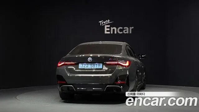BMW i4 — Фото автомобиля 4