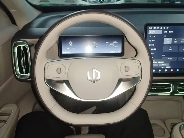 Leapmotor B10 — Фото автомобиля 10