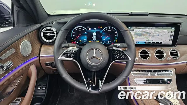 Mercedes-Benz E-Class — Фото автомобиля 11
