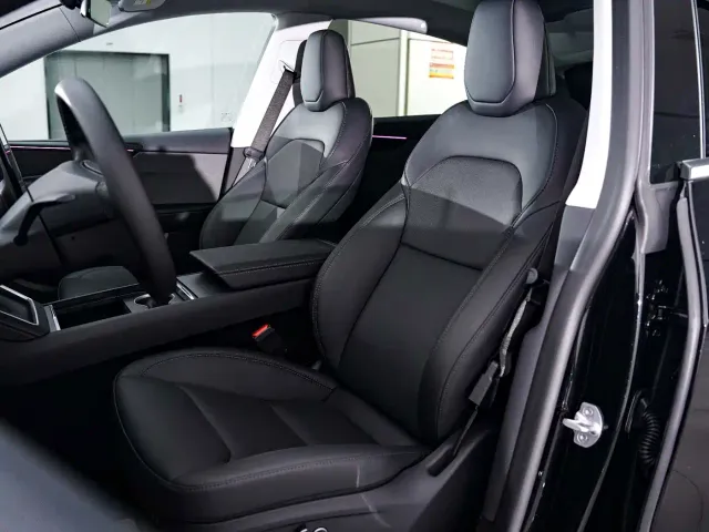 Tesla Model Y — Фото автомобиля 11